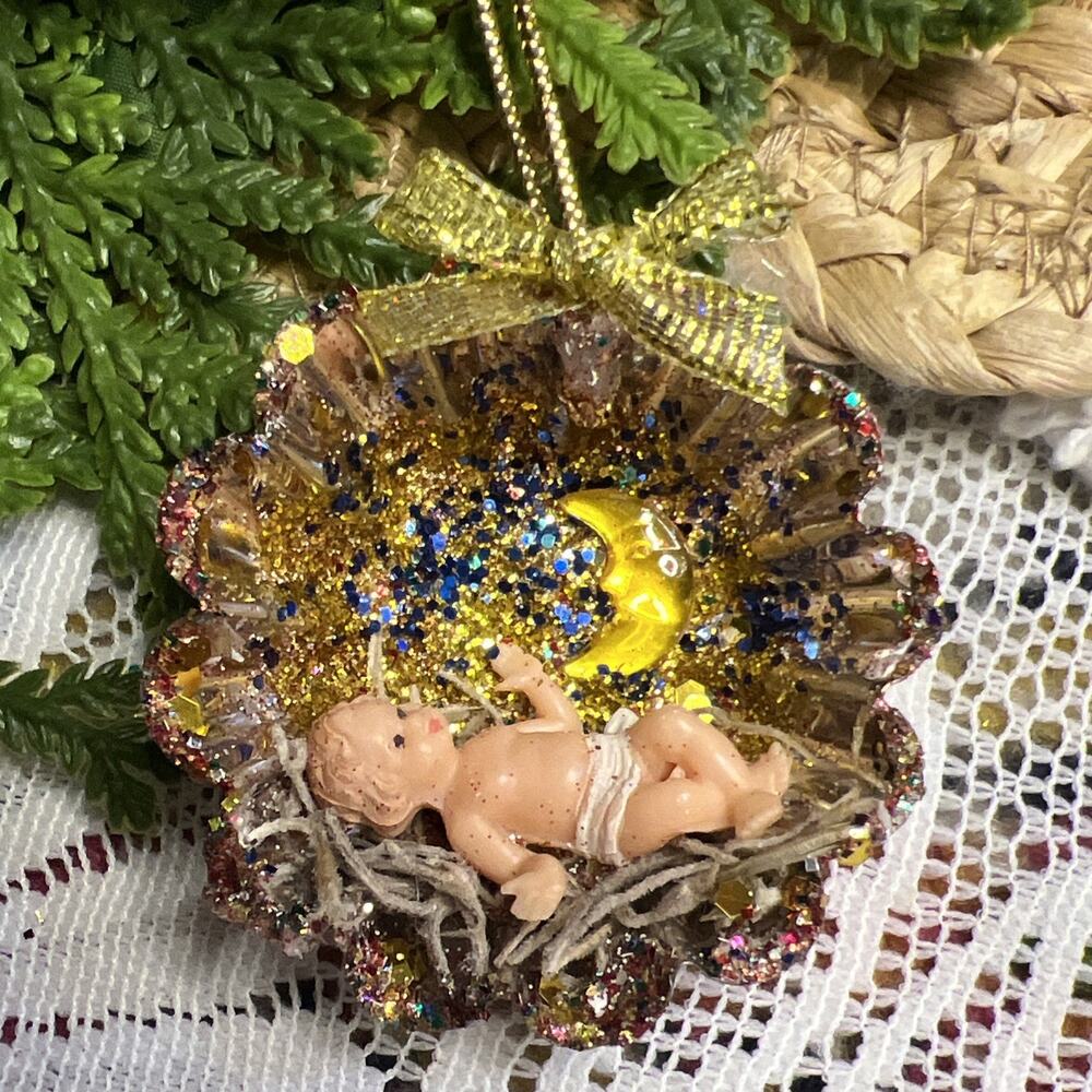 Vintage Round Tart Tin w/ Baby Jesus Diorama Mid Century Style Glitter Ornament